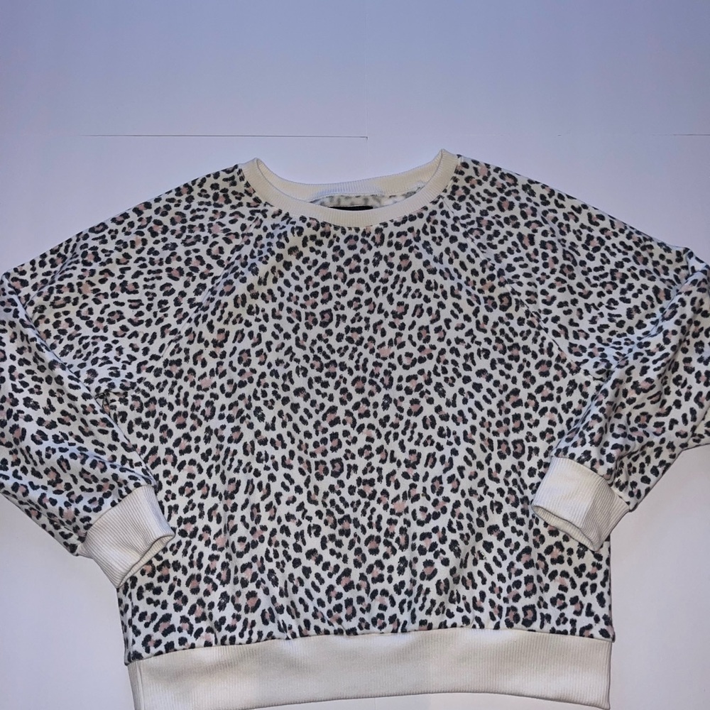 Victoria’s Secret Women’s Cheetah Leopard Print Sweatshirt M